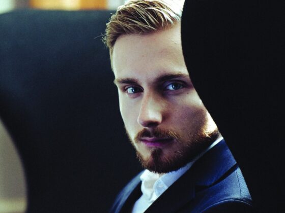 Audace, culot, hardiesse : appelez ça comme vous voulez. Pour lancer une marque de montres à son nom, du haut de ses 21 ans, Fabien Bardy ne manque d’aucune de ces qualités.