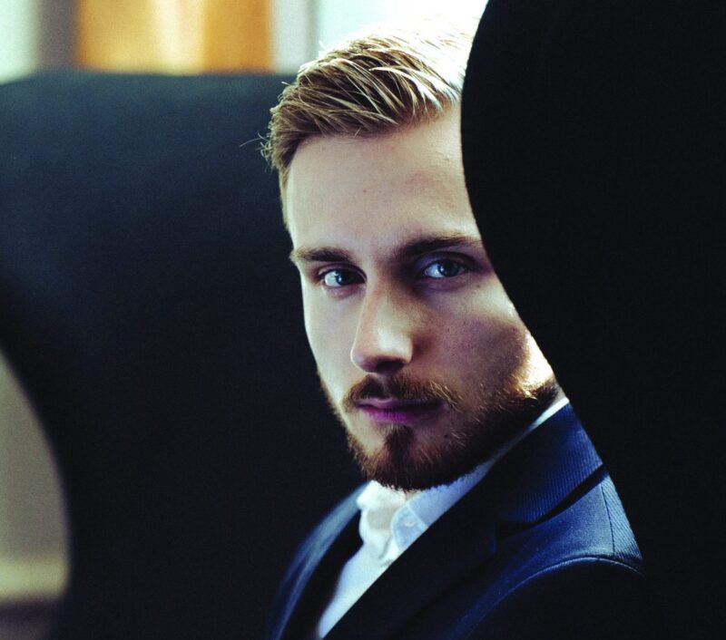 Audace, culot, hardiesse : appelez ça comme vous voulez. Pour lancer une marque de montres à son nom, du haut de ses 21 ans, Fabien Bardy ne manque d’aucune de ces qualités.