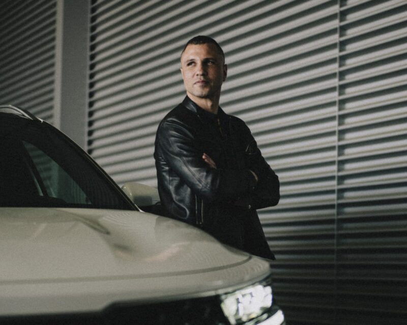 Champion international de la World Boxing Federation, Bilel Latreche est désormais l’ambassadeur officiel de Kia sur le territoire, convaincu notamment par la dimension sportive assumée