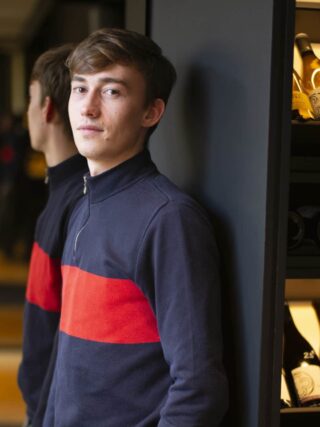 À la fois boutique, cave et espace de dégustation, le 20 by La Cloche a ouvert ses portes en septembre. Cent cinquante références soigneusement sélectionnées par Charles-Antoine Musitelli, un sommelier qui, à seulement 24 ans, a déjà de la bouteille.