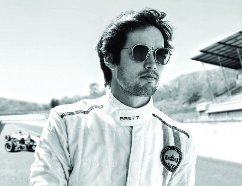 Plus qu’un style de montures, c’est un art de vivre que prône la marque Brett. Entre élégance et virilité, leurs lunettes au style néo-vintage proposent un véritable voyage temporel dans l’univers du cinéma et de la mécanique des années 1970.