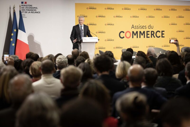 Mercredi 1er décembre, Bruno Le Maire, ministre de l’Economie, donnait le coup d’envoi des Assises du commerce. Plus de 500 participants étaient attendus pour réformer le commerce et ses modes de consommation. Parmi eux, Denis Favier, président de Shop In Dijon et Vice-Président des Commerçants et Artisans des Métropoles de France (CAMF), a été sollicité par le ministre pour assurer sa co-présidence lors des ateliers dédiés.