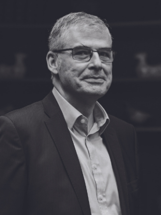 Les moutardes Reine de Dijon ont séduit, notamment, le chef étoilé du Château de Courban. Quoi de mieux qu’une discussion autour d’une dégustation subtilement relevée pour découvrir la gamme inventive et 100 % bourguignonne du célèbre fabricant de Fleurey-sur-Ouche ? Luc Vandermaesen,