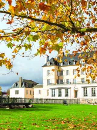 Propriétaire du magnifique Château de Saulon, Thierry Goux rêvait de revenir en Bourgogne. « J’y avais séjourné pendant mes études. L’opportunité s’est présentée en 2017 avec le rachat du château. Je suis heureux d’y célébrer désormais notre art de vivre. » Rencontre.