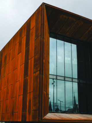 Dernière ligne droite pour la Cité internationale de la gastronomie et du vin, qui ouvrira au printemps prochain au cœur de Dijon, sur le site de l’ancien hôpital général. Un équipement culturel de dimension internationale qui va renforcer l’attractivité touristique de la capitale régionale. Et dont l’effet se fait déjà sentir puisque sa présence est l’un des atouts qui ont convaincu l’Organisation internationale du vin d’implanter son siège à Dijon.