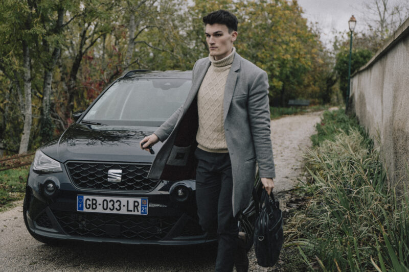 Signe des temps, on a besoin d’être partout et vite. Mais ce qu’on aime aussi, c’est rouler intelligent et avoir le choix. Alors, quand la concession DB Auto de Chenôve nous a parlé de sa nouvelle offre mobilité Seat Move, nous avons sauté sur l’occasion pour la faire tester à notre journaliste Quentin Scavardo. Un pack trois en un, incluant une voiture, un scooter et une trottinette électrique.