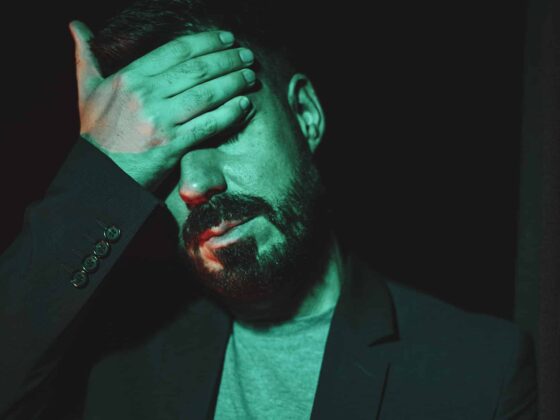 Simon Astier : à la croisée des univers